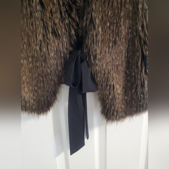 Faux Fur Vest with Black Tie - Picture 6 of 6